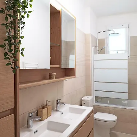 Apartment Paris-buttes Chaumont Iii *
