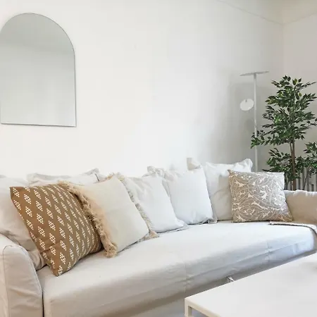 Apartment Paris-buttes Chaumont Iii *