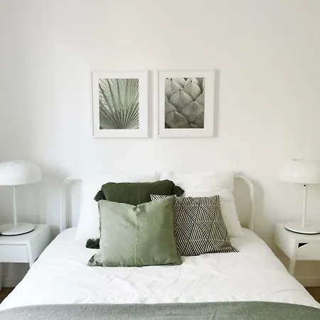 Paris-buttes Chaumont Iii Apartment *