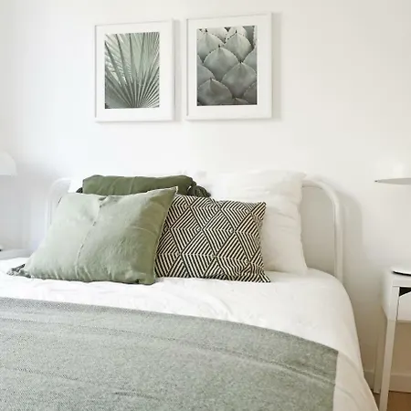 Paris-buttes Chaumont Iii Apartment *
