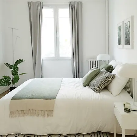 Paris-buttes Chaumont Iii Apartment *